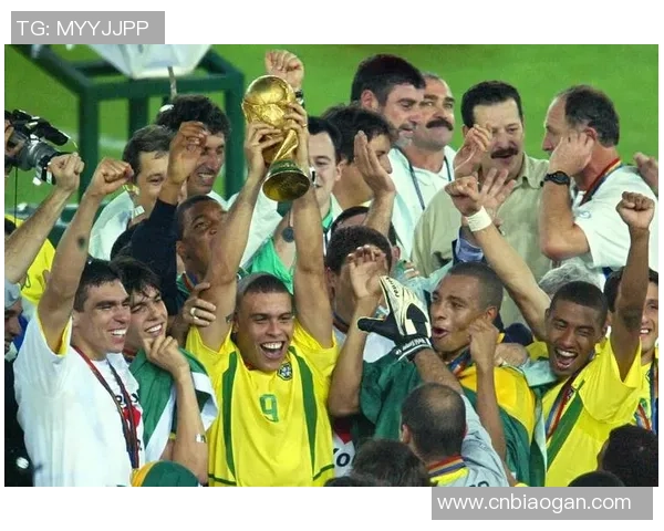 足球巨星与大力神杯的辉煌瞬间：见证荣耀与梦想的交织